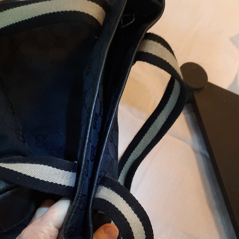 Gucci Black Lea Bag with Silver Hardware - Picture 8 of 13